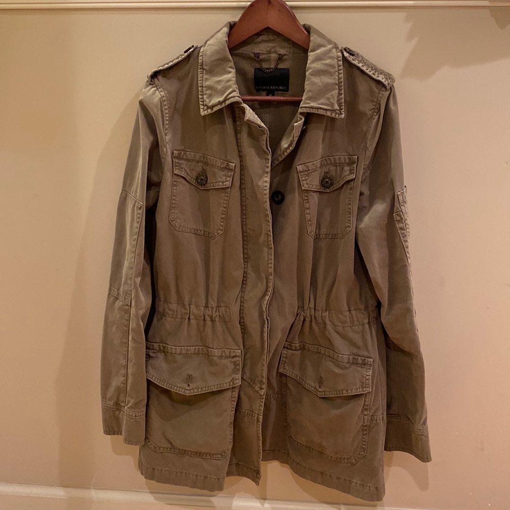 Banana Republic. Olive green utility field coat. Size Medium. Great condition.
